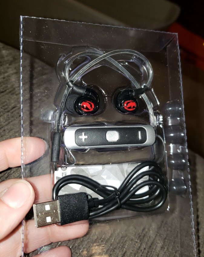 ecko unltd Bluetooth Wireless stereo earbuds, built in mic, works with iphon and android aswell as samsung